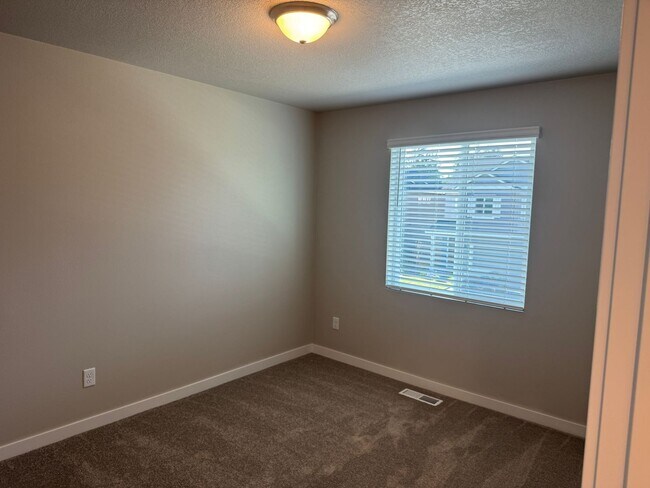 Building Photo - Amazing 3 bedroom Brand new home!!