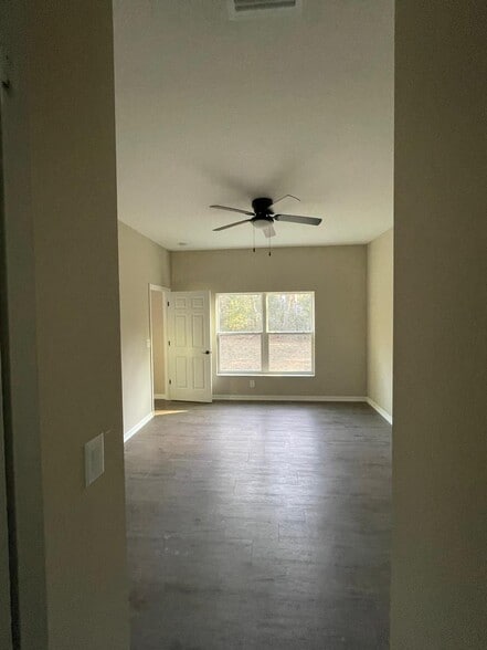 Building Photo - 6270 W Oak Park Blvd