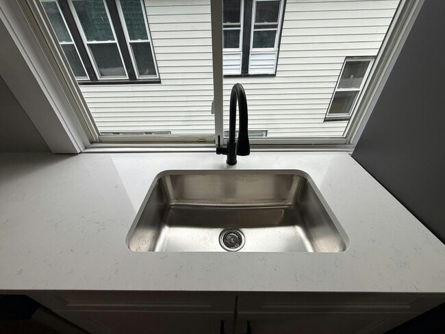 Building Photo - 1326 W 110th St