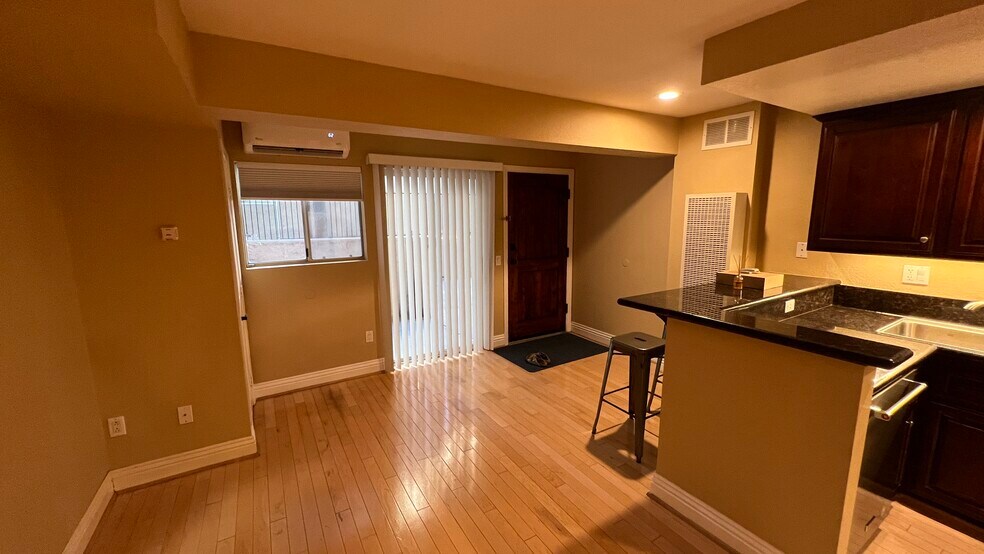 Building Photo - 3927 Nobel Dr