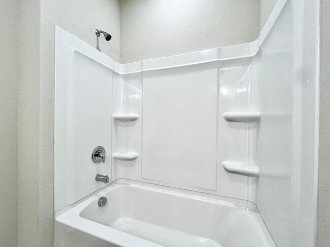 Building Photo - Brand New Duplex in New East Parks Community