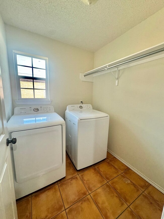 Building Photo - COMING MARCH 2026!! Beautiful 3-Bedroom Home Near Goodfellow AFB!