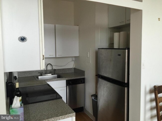 Building Photo - 1615 Q St NW