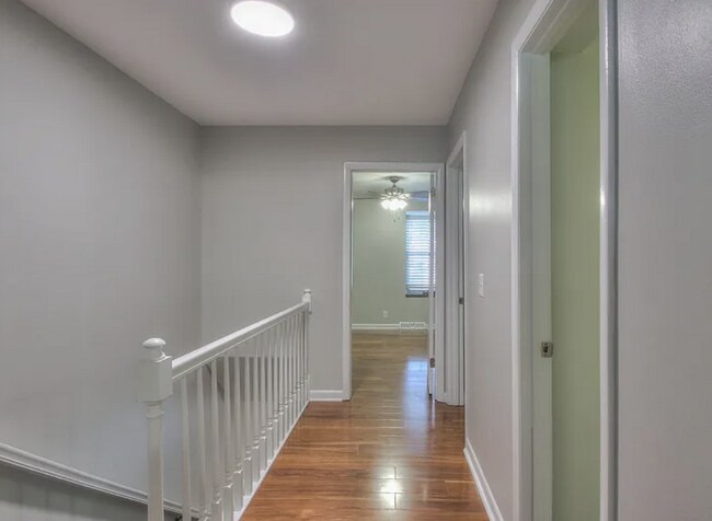 Building Photo - Newly Renovated 3-Bedroom in Hickory Valley Condos, Community Pool and Pet Friendly!