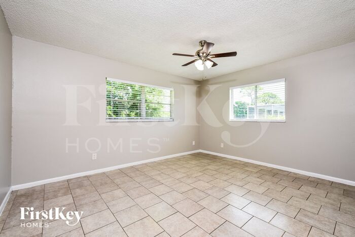 Building Photo - 656 Canal Dr