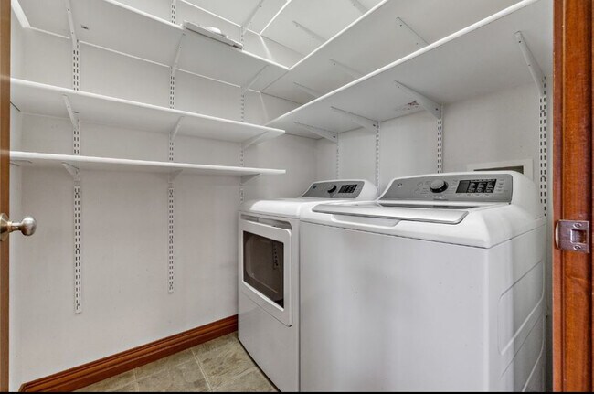 Washer and dryer - 2815 44th St