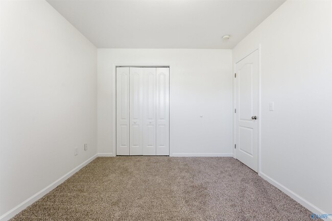 Building Photo - 104 Bataleur Ct