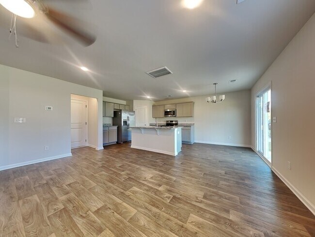 Building Photo - Coming Soon! Burnside Farms! Near USC, For...