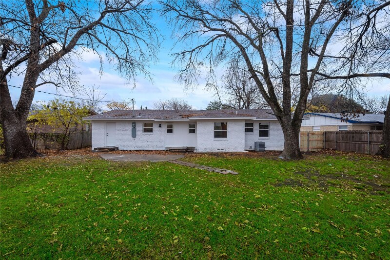 Building Photo - 1506 Hillcrest Dr