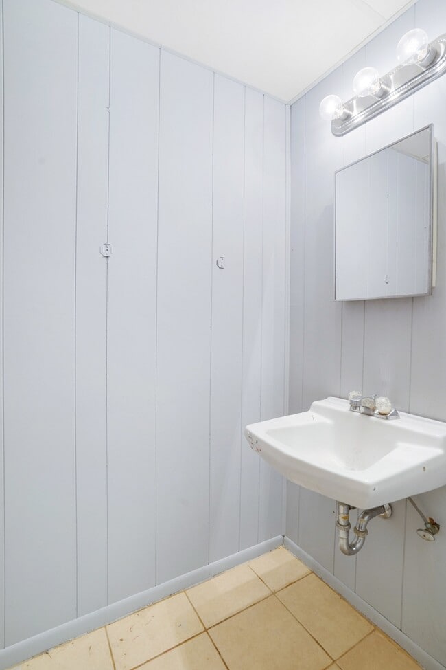 Building Photo - 8653 Bent Arrow Ct