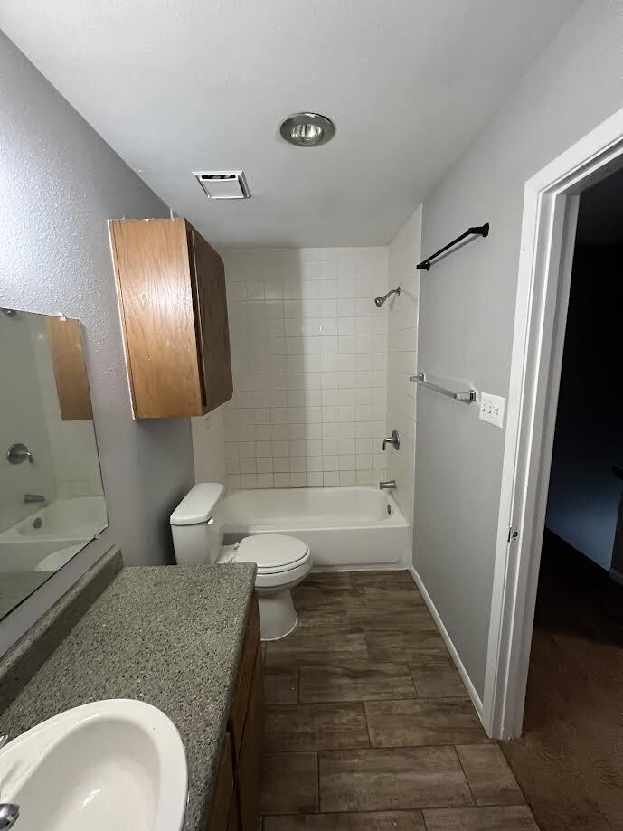 Building Photo - 2815 Longmire Dr