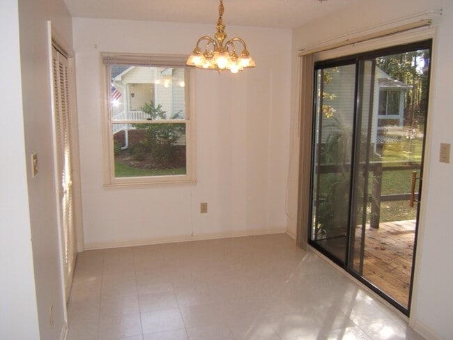 Building Photo - Jan Move In !!! 3BR/2BA Gated Marina Community!