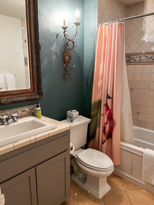 Building Photo - 700 Westmount Dr