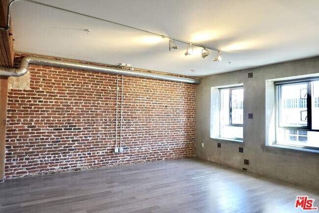 Building Photo - 527 Molino St