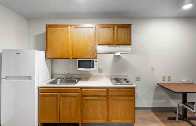 Building Photo - Furnished Studio-Ogden