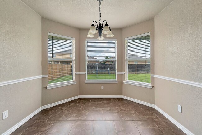Building Photo - 2103 Coy Dr
