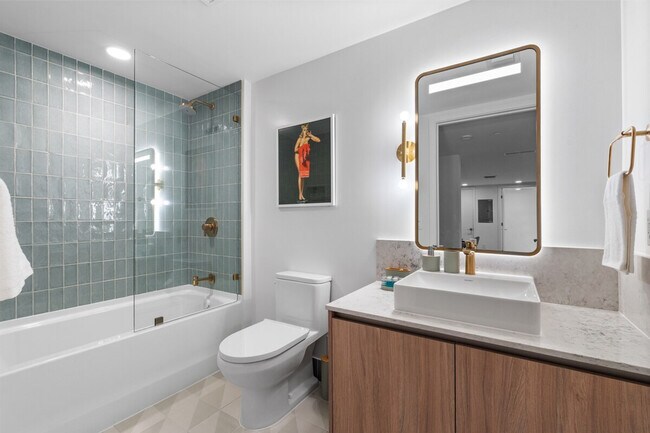 Building Photo - 125 NE 6th St