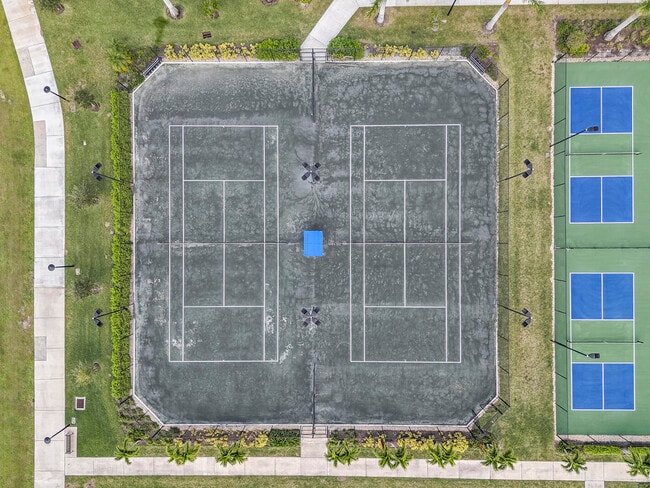 Building Photo - 5320 St Armands Way