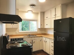 Building Photo - 642 Reeds Ave