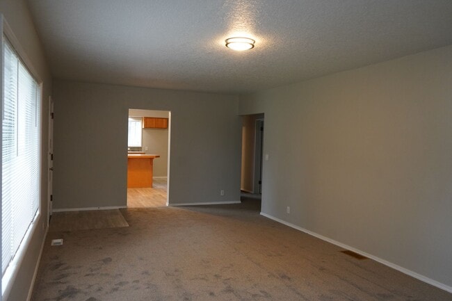 Building Photo - 9104 NE 34th Ave