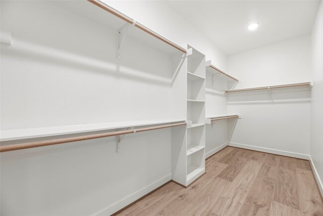 Building Photo - 3075 Hicks St