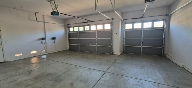 Building Photo - 1085 Crystal Springs Dr