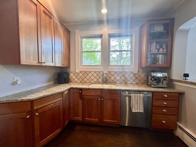 Building Photo - $0 DEPOSIT OPTION. 3BED/2BATH CHARMING HOM...