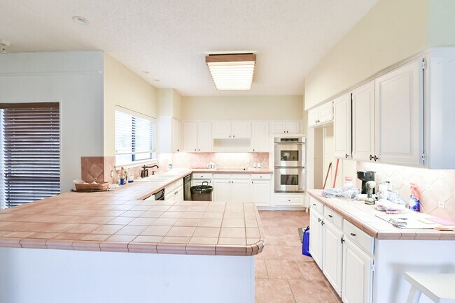 Building Photo - Luxury Living on Lake Arlington