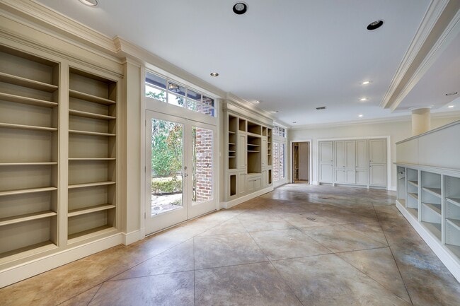 Building Photo - 3020 San Felipe St