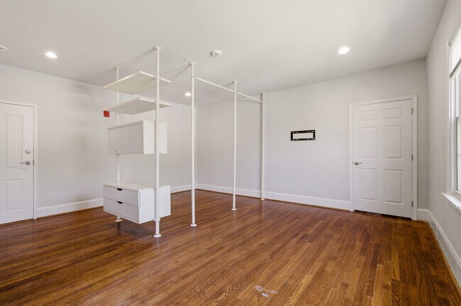 Building Photo - 422 Butternut St NW