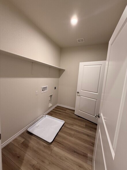Building Photo - 510 War Admiral Dr