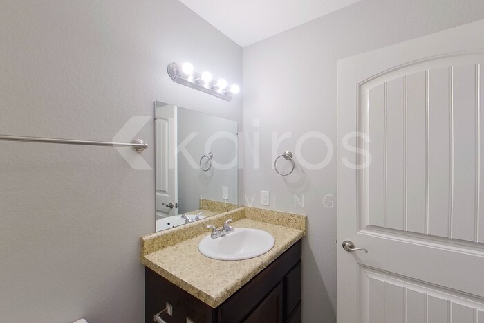 Building Photo - 5006 Thomas St