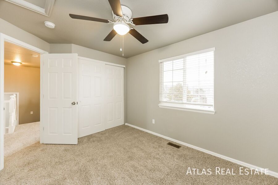 Building Photo - 5566 Vermillion Bluffs Dr