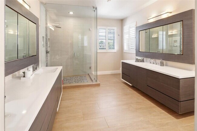 Building Photo - 1600 Blue Jay Cir