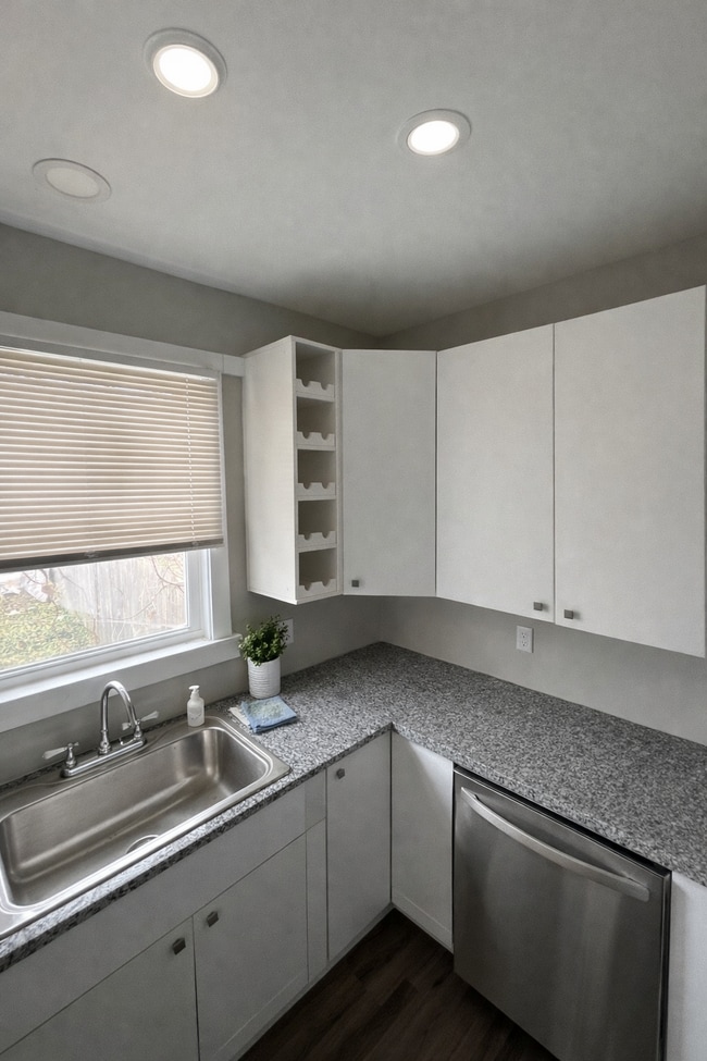 Building Photo - 21 N Colorado Ave