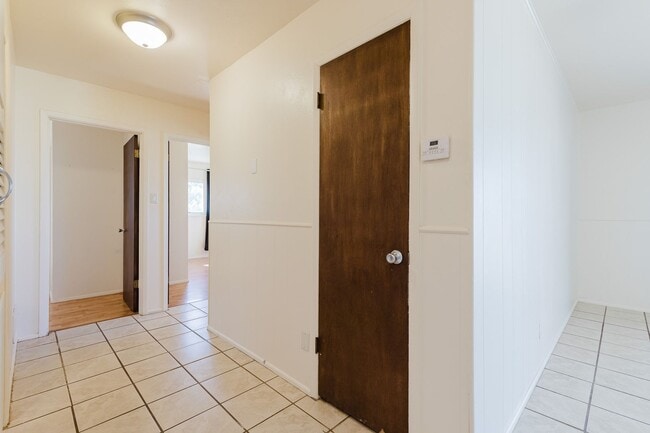 Building Photo - 3 Bedroom 2 Bathroom