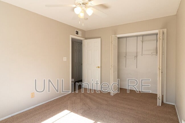 Building Photo - 4880 E Tomahawk Dr