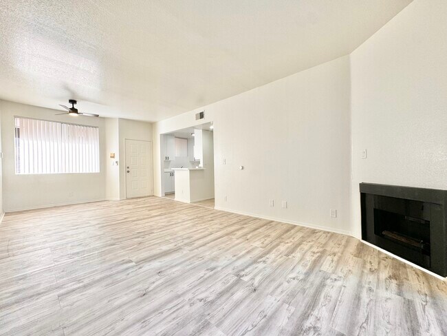 Primary Photo - 7370 Hawthorn Ave