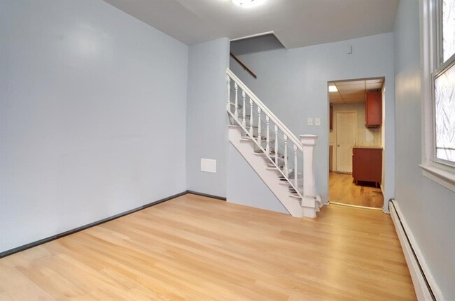 Building Photo - 5 Salter Pl