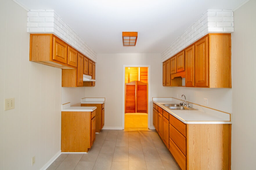 Building Photo - 29 Roseanna Dr