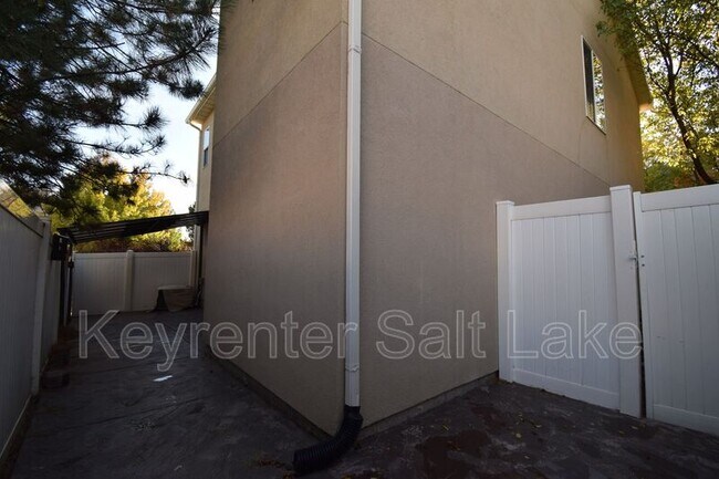 Building Photo - 6762 W Callery Ln