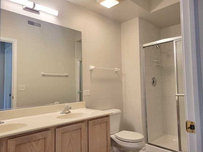 Building Photo - 3451 N Carriageway Dr