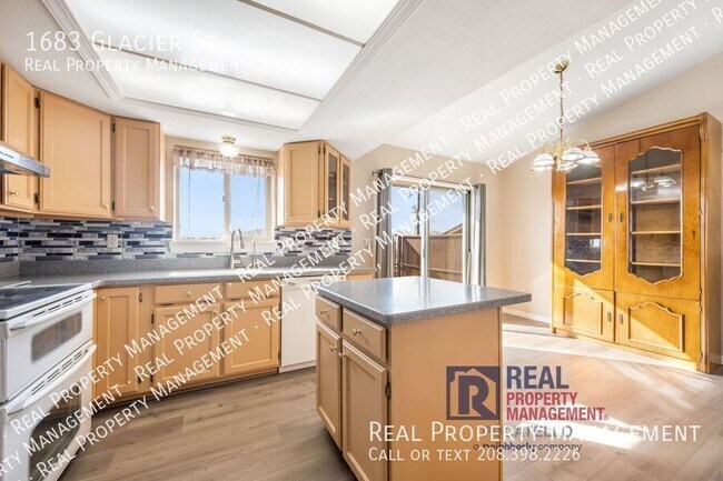 Building Photo - 1683 Glacier St