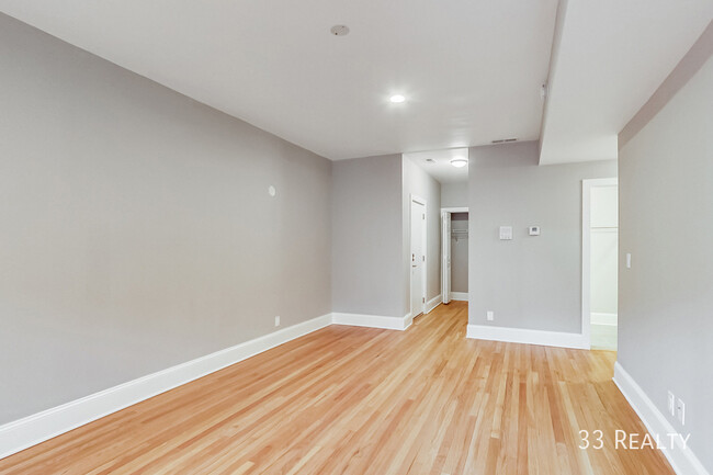 Building Photo - 940 Pleasant St