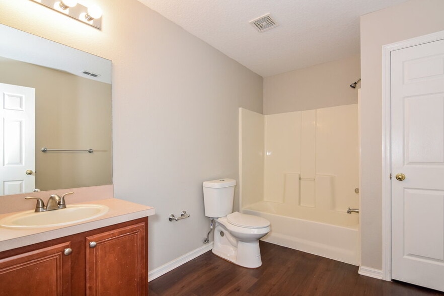 Building Photo - 11813 Mango Groves Blvd