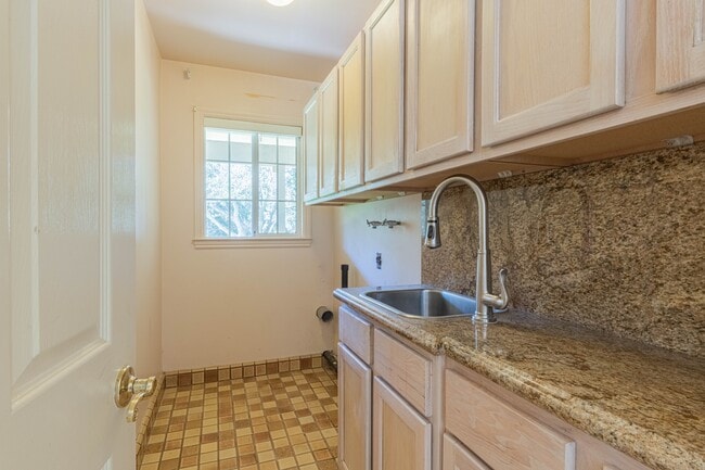 Building Photo - 17967 Berta Canyon Rd