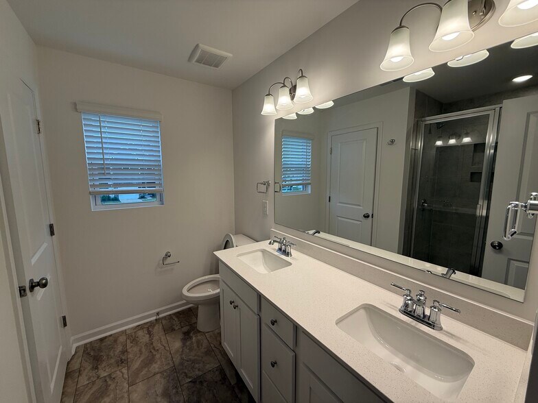 Building Photo - 3238 Lilac Grove Dr