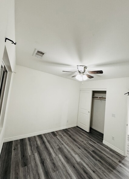 Building Photo - 1225 Corte del Sol