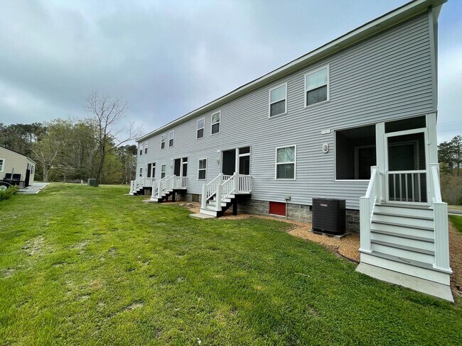 Building Photo - 112 N Maple St