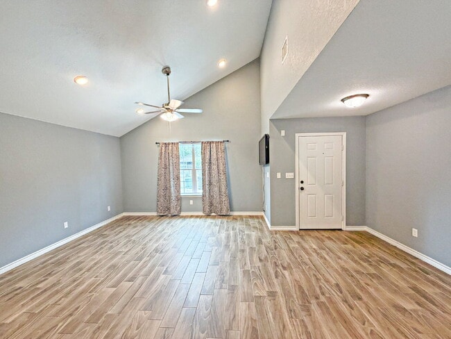 Building Photo - 131 Arizona